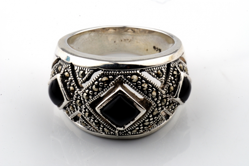 Square black sapphire marcasite ring Square black sapphire marcasite ring