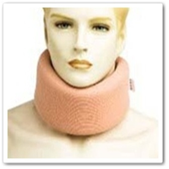 เฝือกดามคอชนิดอ่อน (Soft Collar) เฝือกนิ่มทำจากฟองน้ำอย่างดี ถอดซักได้