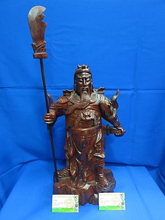 ไม้แกะสลักรูปเทพเจ้ากวนอู ยืนถือง้าว ขนาดสูง 50cm