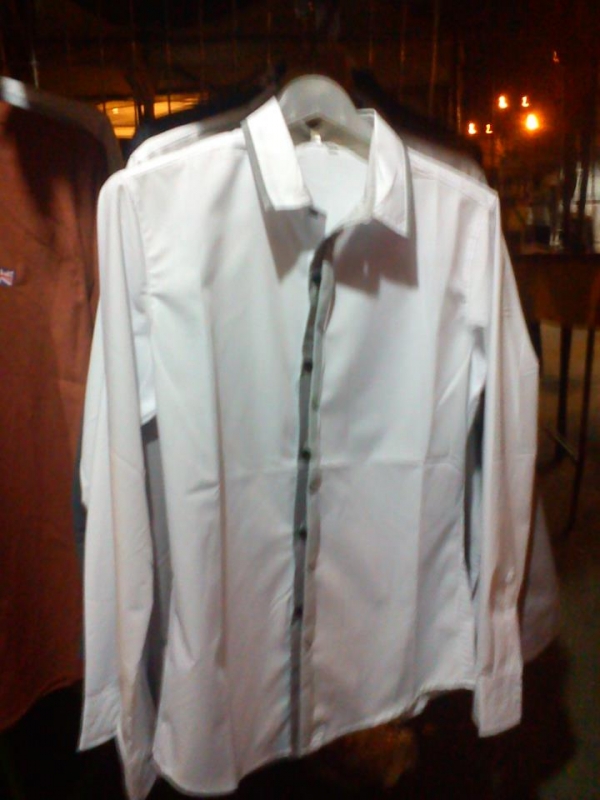เสื้อเชิ้ตขาว