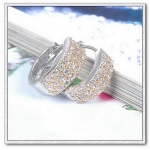 ต่างหูทองคำขาว 18k gold filled ประดับเพชร CZ เกรดพรีเมี่ยม สวยมากๆ ค่ะ