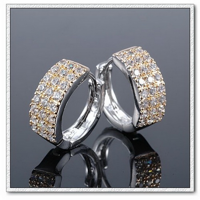 ต่างหูทองคำขาว 18k gold filled ประดับเพชร CZ เกรดพรีเมี่ยม สวยมากๆ ค่ะ
