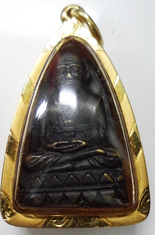 หลวงปู่ทวดหลังเตารีด วัดม่วงปี05 เลี่ยมทองขายแล้ว หลวงปู่ทวดหลังเตารีด วัดม่วงปี05 เลี่ยมทองขายแล้ว
