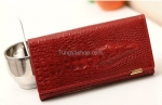 กระเป๋าเงินหนังแบบยาว ลายจระเข้ สีแดงเลือดหมู