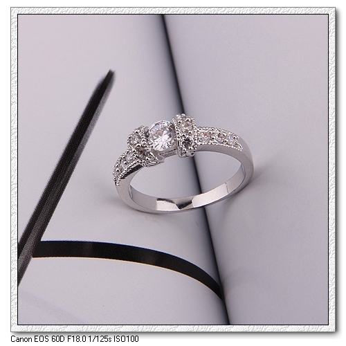 แหวนทองคำขาว 18k gold filled ดีไซน์หรู ประดับด้วยเพชร CZ เปล่งประกาย มีให้เลือก 