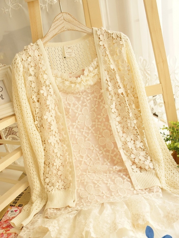 พร้อมส่ง - Knit & co เสื้อถักแขนยาวลายดอกไม้ สีครีม พร้อมส่ง - Knit & co เสื้อถักแขนยาวลายดอกไม้ สีครีม