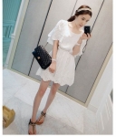 พร้อมส่ง ชุดกระโปรงสั้นปักลายสีขาว แนว retro