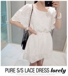 พร้อมส่ง ชุดกระโปรงสั้นปักลายสีขาว แนว retro