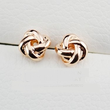 ต่างหูทองอิตาลี 18k เครื่องประดับนำเข้าดีไซน์เก๋ น่ารักมากค่ะ