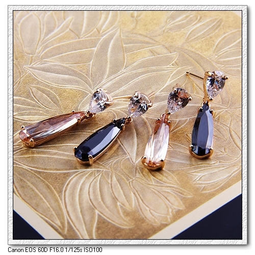 ต่างหูทองคำ 18k Gold Filled ประดับคริสตัลสวารอฟสกี้แท้ มี 2 สีให้เลือกค่ะ