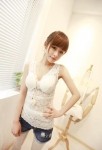 พร้อมส่ง  เสื้อกล้ามลูกไม้คอวี สีขาว
