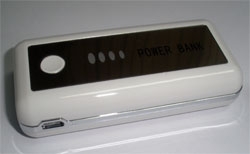 แบตเตอรี่สำรอง (ความจุ 5000 mAh) สีขาว/สีดำ