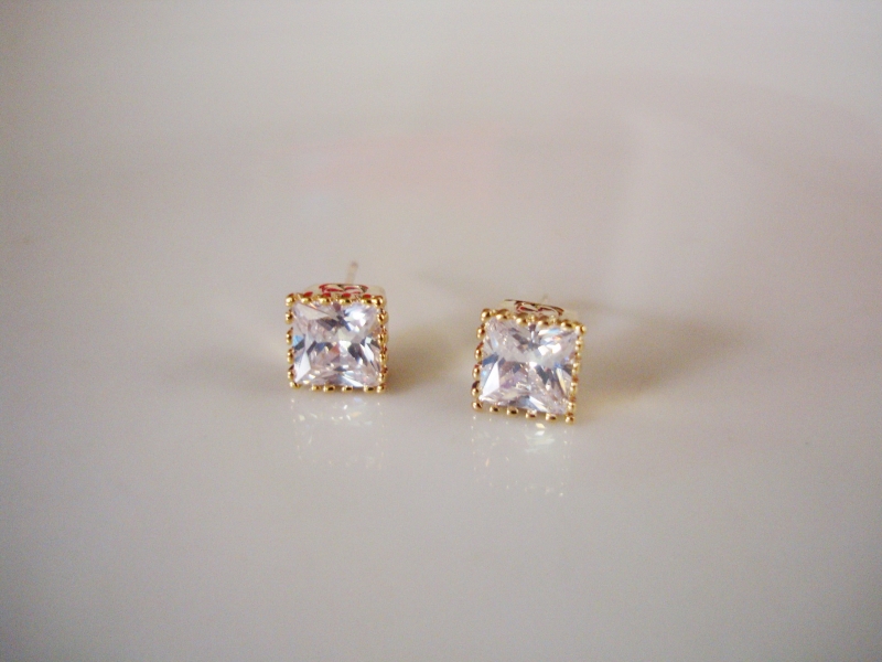ต่างหูทอง 14k gold plated ประดับออสเตรียนคริสตัล Stellux เปล่งประกายด้วยเหลี่ยมเ