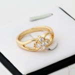 แหวนทอง 18k gold filled หัวแหวนทำจากเพชร CZ เจียระไนดีไซน์ดอกไม้แบบวินเทจ มี 3 ไ