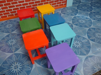 เก้าอี้ไม้สนหัวโล้นทำสี