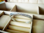 กำไลข้อมือทองคำขาว 18k white gold plated ประดับเพชรดีไซน์อินฟินิตี้ดกรด AAA สวยมากค่ะ
