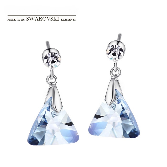 ต่างหูทองคำขาว 18k white gold plated ประดับออสเตรียนคริสตัลแท้จากสวารอฟสกี้ ต่างหูทองคำขาว 18k white gold plated ประดับออสเตรียนคริสตัลแท้จากสวารอฟสกี้