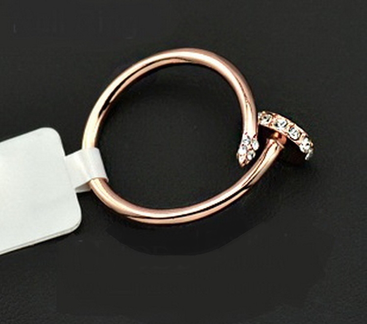 แหวนทอง 18k pink gold ดีไซน์แบรนด์สุดหรู สวยมากค่ะ