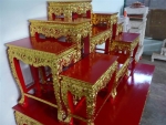 โต๊ะหมู่บูชาหน้า 10 หมู่ 9 ขาสิงห์แกะลายดอกไม้ ปิดทอง ร่องสี