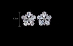 ต่างหูทองคำขาว 18K White Gold Plated ประดับเพชร CZ เกรดพรีเมี่ยมดีไซน์ดอกไม้