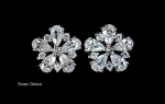 ต่างหูทองคำขาว 18K White Gold Plated ประดับเพชร CZ เกรดพรีเมี่ยมดีไซน์ดอกไม้