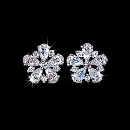 ต่างหูทองคำขาว 18K White Gold Plated ประดับเพชร CZ เกรดพรีเมี่ยมดีไซน์ดอกไม้
