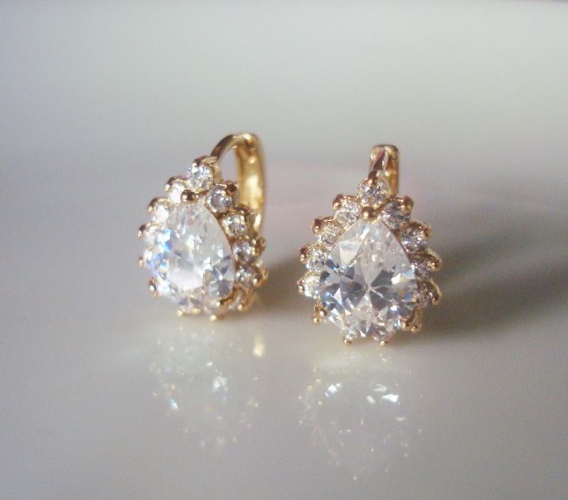 ต่างหูทอง 18k gold filled ประดับเพชร CZ ดีไซน์หยดน้ำ สวยหรู