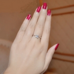 แหวนทองคำขาวประดับเพชร CZ เจียระไนเหลี่ยมขนาด 0.63ct. 5 มม. น่ารักมากๆ ค่ะ