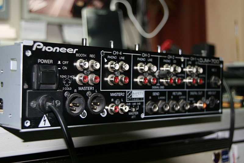 DJM-700