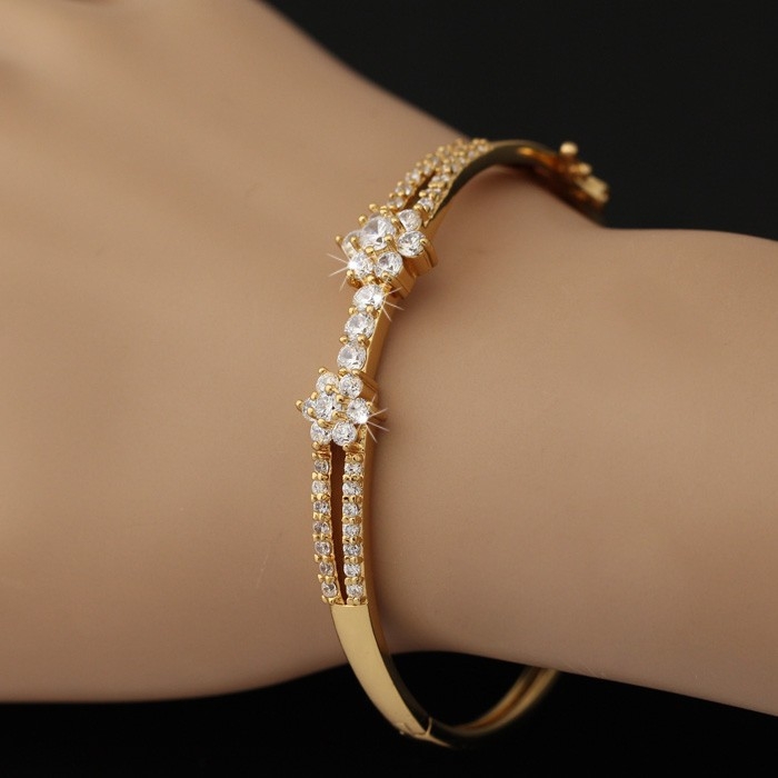 กำไลข้อมือทองคำ 18k gold filled ประดับเพชร CZ ดีไซน์ดอกไม้คู่ สวยมากค่ะ กำไลข้อมือทองคำ 18k gold filled ประดับเพชร CZ ดีไซน์ดอกไม้คู่ สวยมากค่ะ