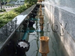 น้ำพุฮวงจุ้ย ด้านหน้าอาคาร Santhanat Building