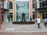 น้ำพุประติมากรรม พานทองเหลือง ที่ The Walk