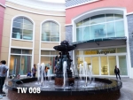 น้ำพุประติมากรรม พานทองเหลือง ที่ The Walk