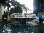 บ่อน้ำพุรูปดวงตา หน้าอาคาร Belle Avenue  อยู่ด้านหลัง เซ็นทรัลพระราม 9