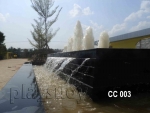 บ่อน้ำพุเกาะกลางถนน ที่ CC&C Garment ที่ แม่สอด