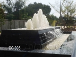 บ่อน้ำพุเกาะกลางถนน ที่ CC&C Garment ที่ แม่สอด
