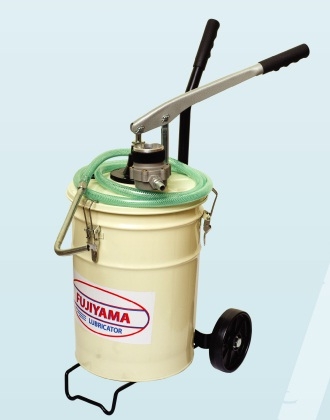 ถังอัดน้ำมันเกียร์ พร้อมเกย์ ใช้มือโยก FUJYAMA 15 Kg