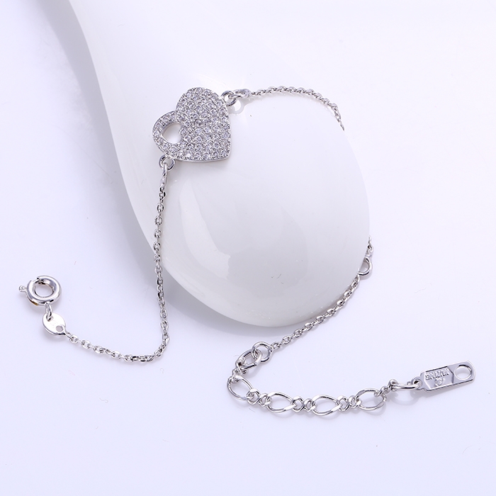 สร้อยข้อมือทองคำขาว 18k white gold filled ดีไซน์หัวใจประดับเพชร สวย น่ารักมากๆ ค