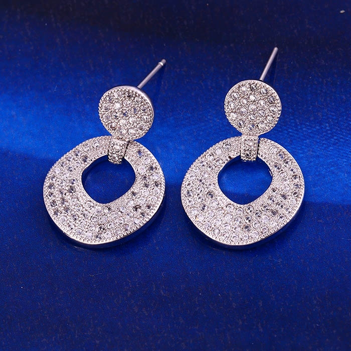 ต่างหูทองคำขาว 18k white gold filled ประดับเพชร CZ เกดรพรีเมี่ยม ดีไซน์หรู ต่างหูทองคำขาว 18k white gold filled ประดับเพชร CZ เกดรพรีเมี่ยม ดีไซน์หรู