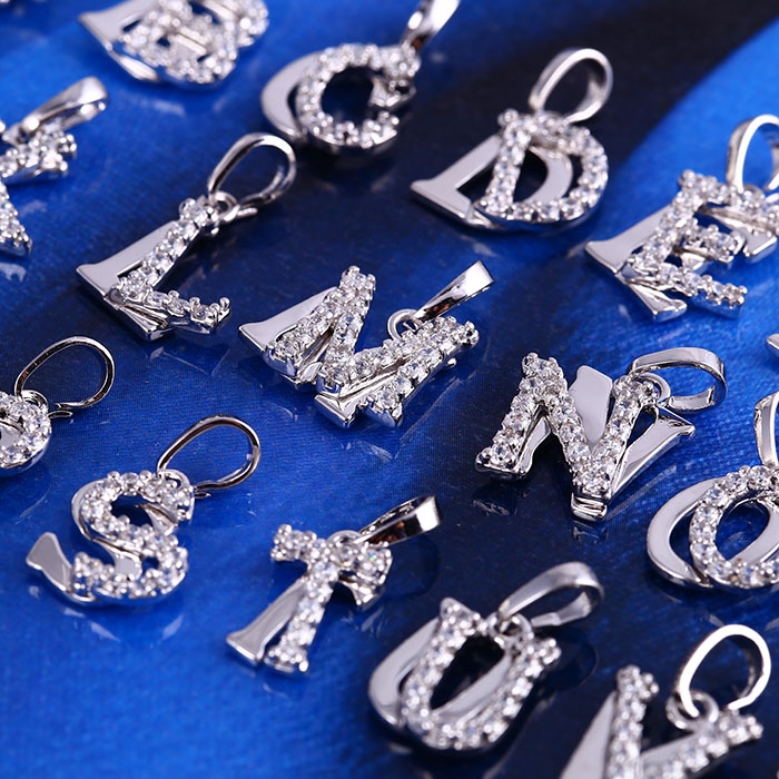 จี้ห้อยคอทองคำขาว 18k white gold filled ประดับเพชร CZ ตัวอักษรภาษาอังกฤษ  A-Z เล