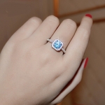 แหวนทองคำขาว 18k white gold plated ประดับเพชร CZ สี lake blue diamond สวยมากๆ ค่ะ