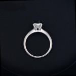 แหวนทองคำขาว 18k white gold plated ประดับเพชร CZ ดีไซน์เม็ดเดียวยอดนิยม สวยหรู