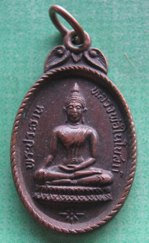 หลวงพ่อในโบสถ์วัดสันติยาราม