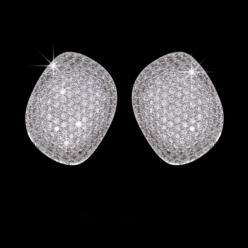 ต่างหูทองคำขาว 18k white gold plated ประดับเพชร CZ จำนวน 147 เม็ด เปล่งประกาย ต่างหูทองคำขาว 18k white gold plated ประดับเพชร CZ จำนวน 147 เม็ด เปล่งประกาย