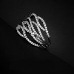 แหวนทองคำขาว 18k white gold แบบ electro-plating ประดับด้วยเพชร CZ ดีไซน์สุดหรู