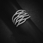 แหวนทองคำขาว 18k white gold แบบ electro-plating ประดับด้วยเพชร CZ ดีไซน์สุดหรู