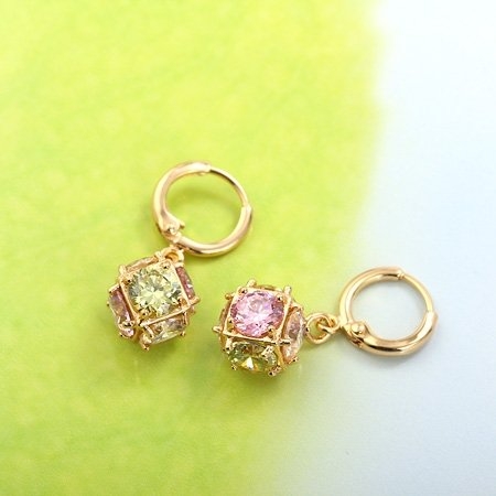 ต่างหูทอง 18k gold filled ห้อยตุ้งติ้งด้วยเพชร CZ เกรดพรีเมี่ยมสีหวานหลากสี น่าร ต่างหูทอง 18k gold filled ห้อยตุ้งติ้งด้วยเพชร CZ เกรดพรีเมี่ยมสีหวานหลากสี น่าร