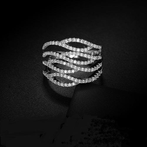 แหวนทองคำขาว 18k white gold แบบ electro-plating ประดับด้วยเพชร CZ ดีไซน์สุดหรู