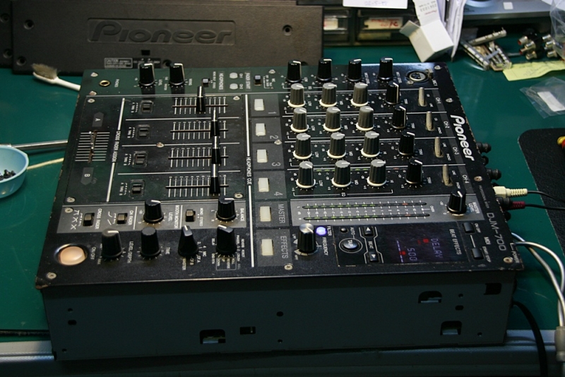 DJM-700