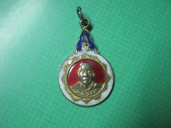 หลวงพ่ออุตตะมะครบ68ปีกาไหล่ทองลงยา